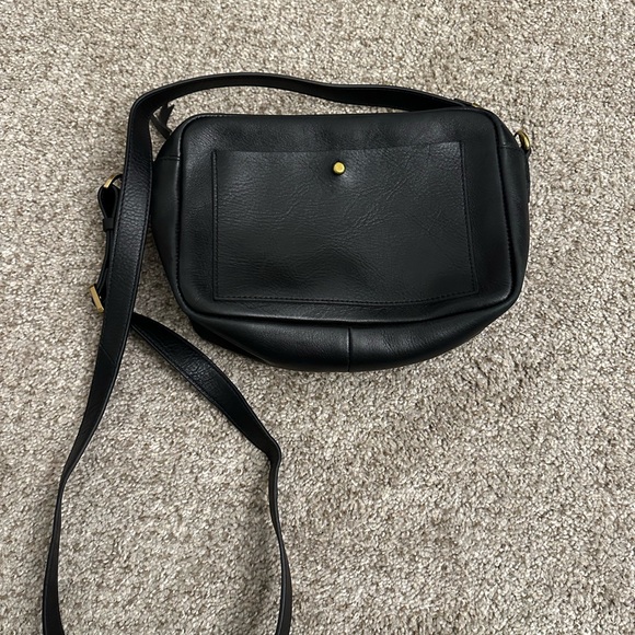 Madewell Handbags - Madewell black leather crossbody bag